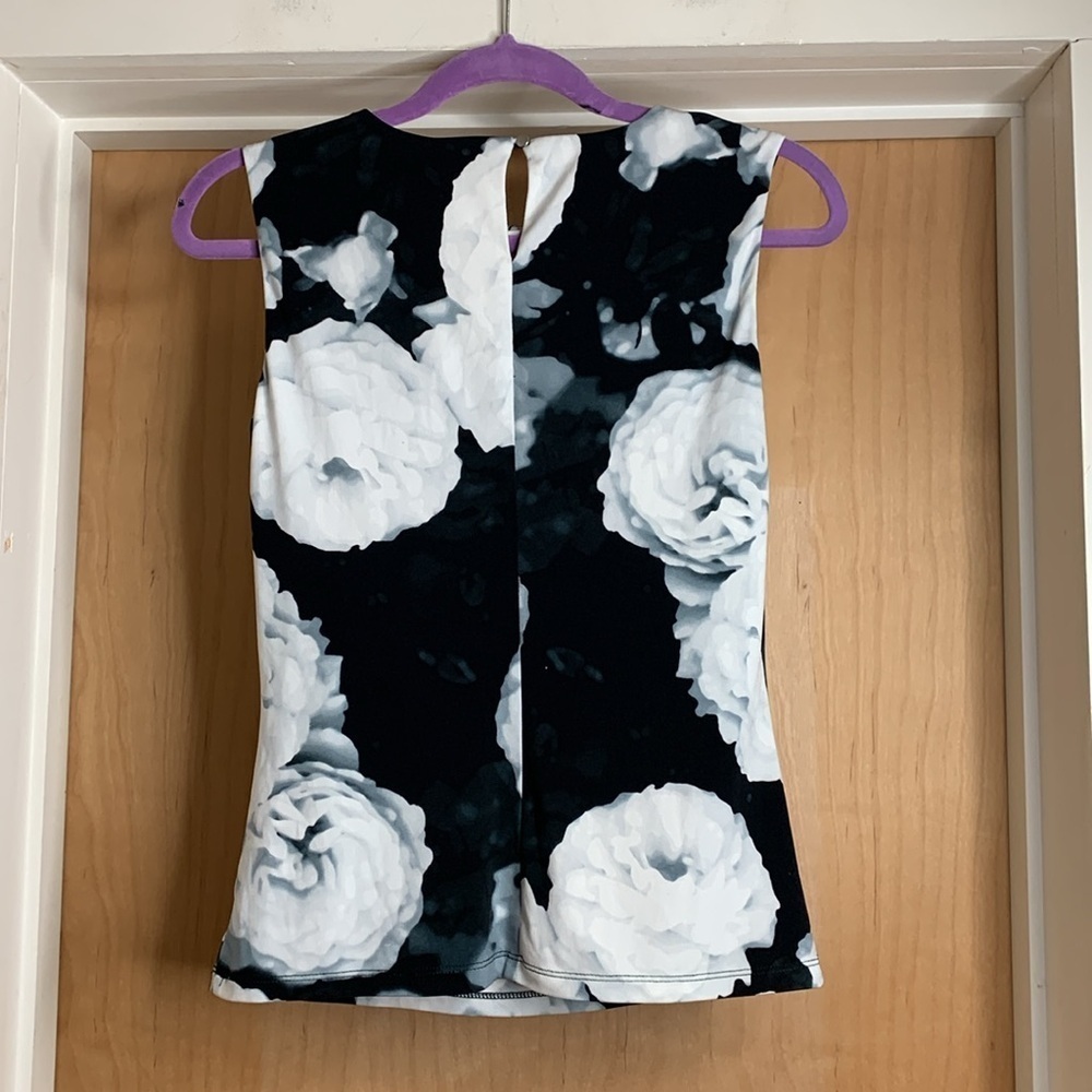 Calvin Klein Top,Size - Picture 2 of 3